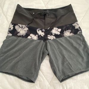 Quicksilver Mens Swim Trunk Board Shorts Size 32
